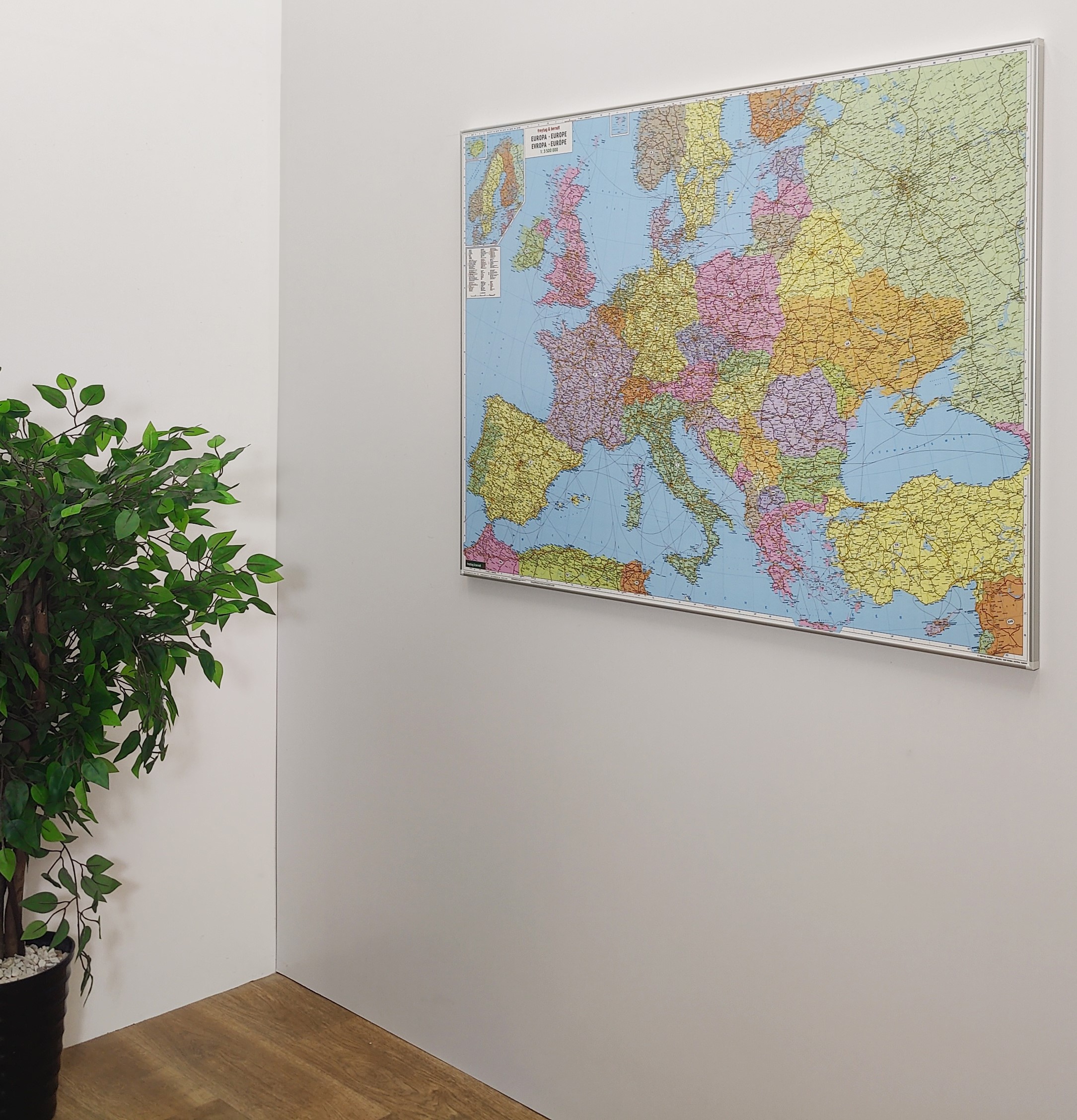 Mapa Europy polityczno-drogowa wydawnictwa Freytag&Berndt Mapa Europy polityczno-drogowa wydawnictwa Freytag&Berndt